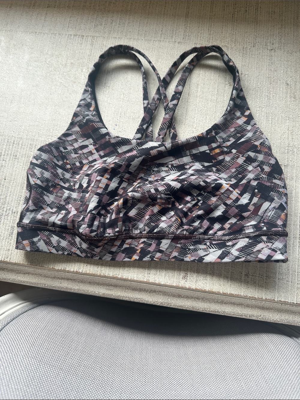 Lululemon women’s Energy Bra size 8 -  strappy sports bra Black & Pink Abstract
